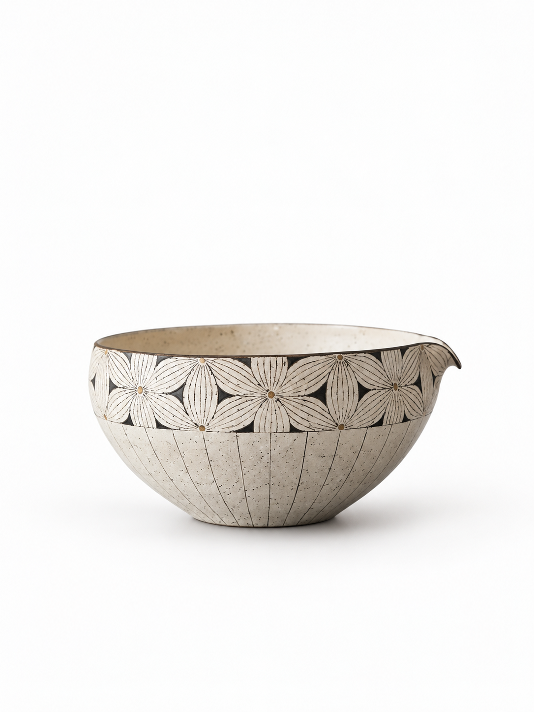Floral Tale Hand-Carved Stoneware Matcha Bowl — 460 ml