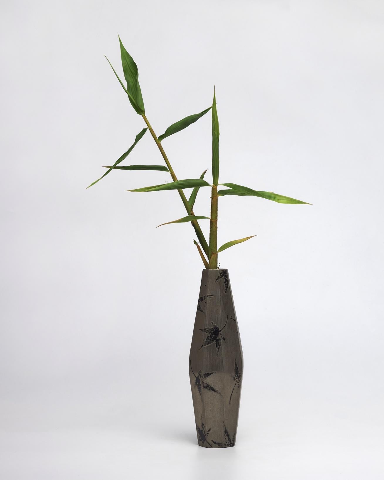 Paper Body Lacquer Vase — Tall Neck