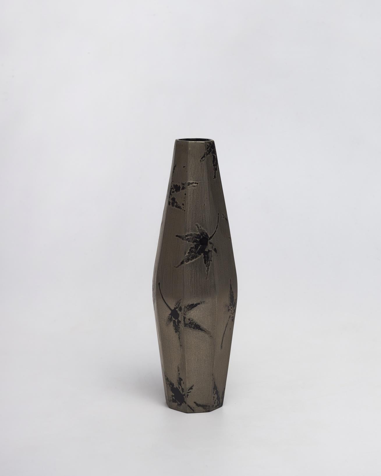 Paper Body Lacquer Vase — Tall Neck