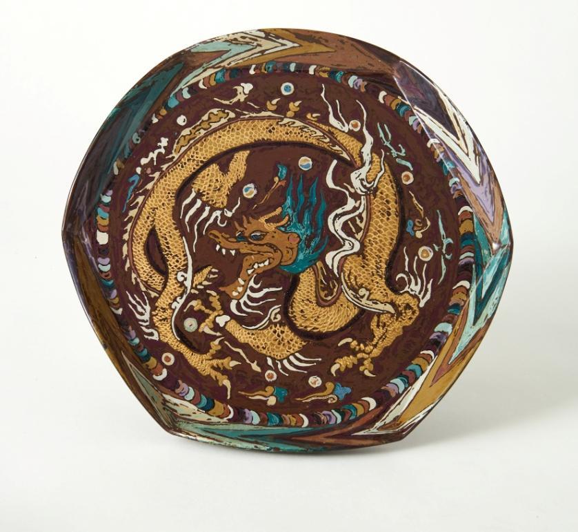 "Dragon-Pattern Caisson" — Petal-Form Lacquer Plate