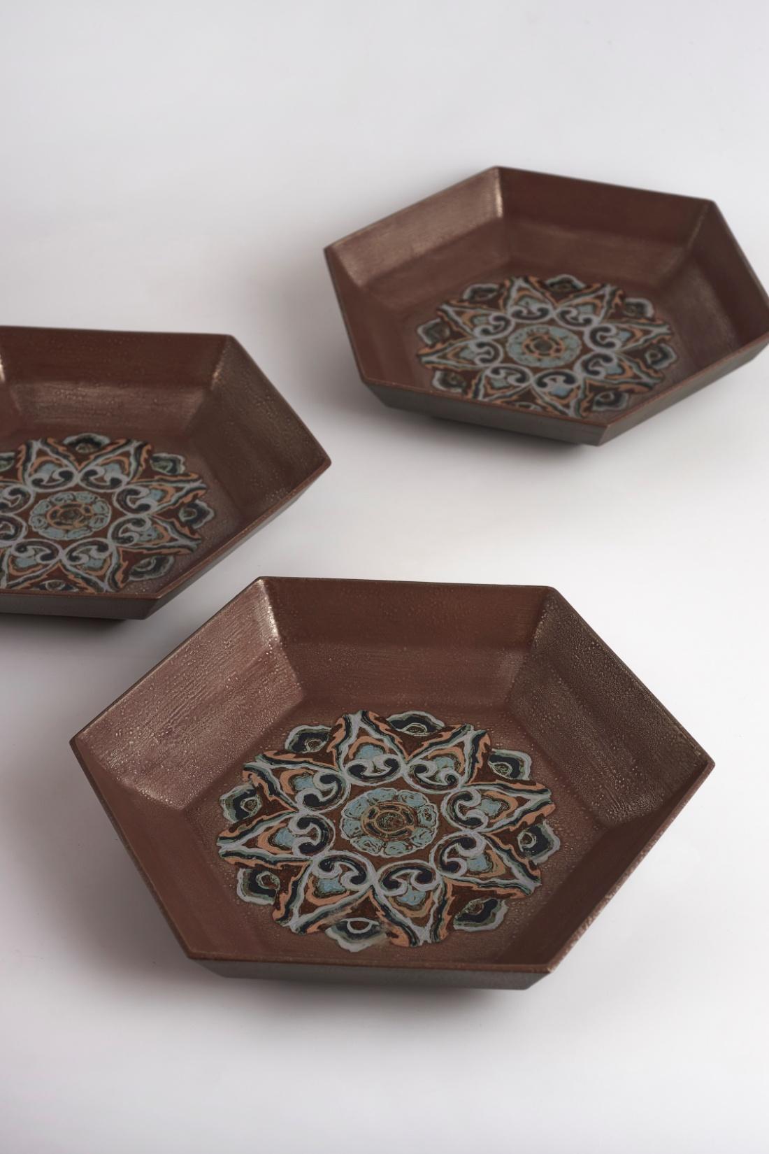 "Dunhuang Mural: Lotus Caisson" — Hand-Painted Hexagonal Lacquer Plate