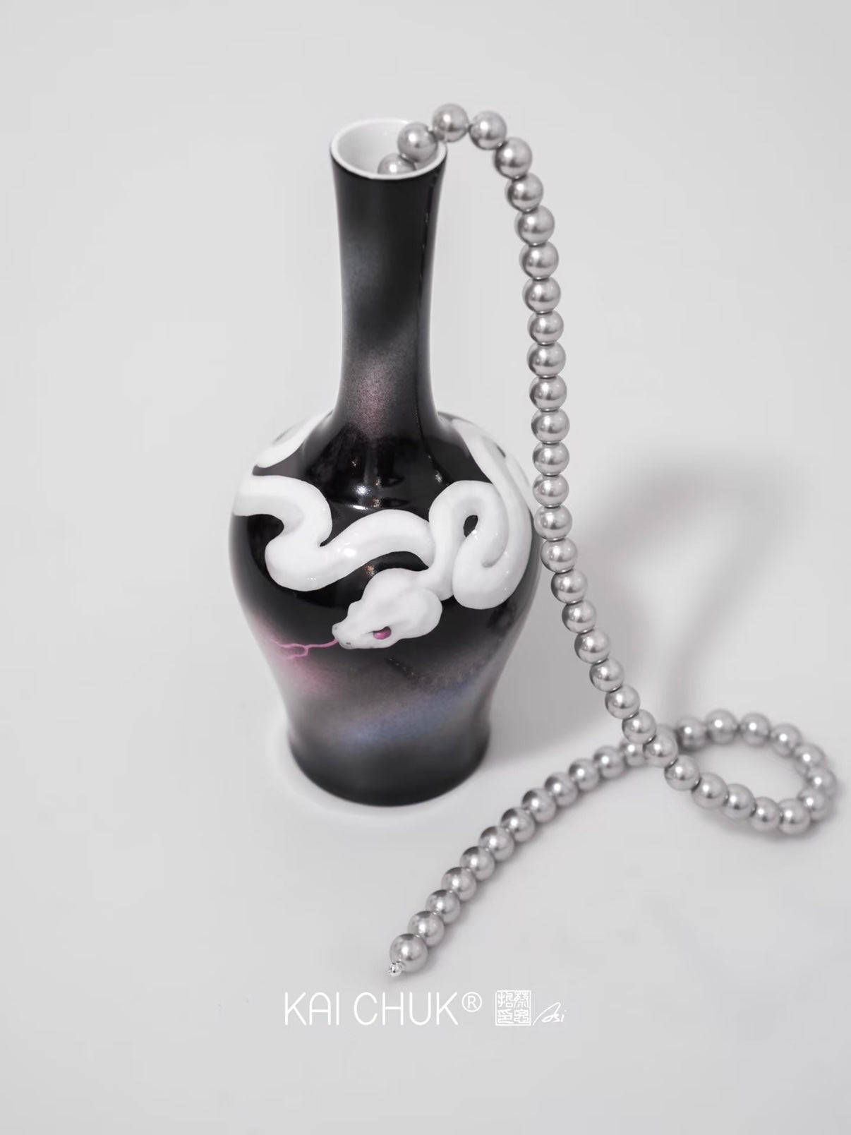 Cantonese Color Serpent Porcelain Bottle