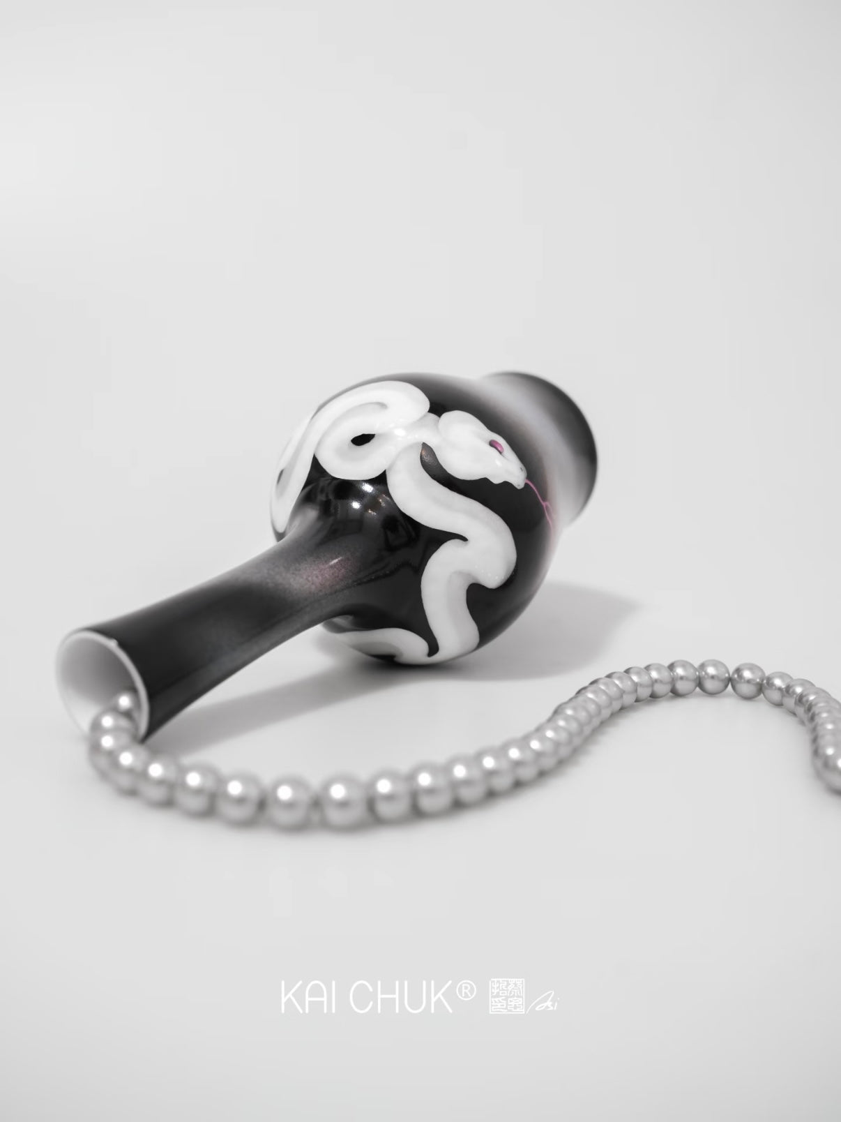 Cantonese Color Serpent Porcelain Bottle