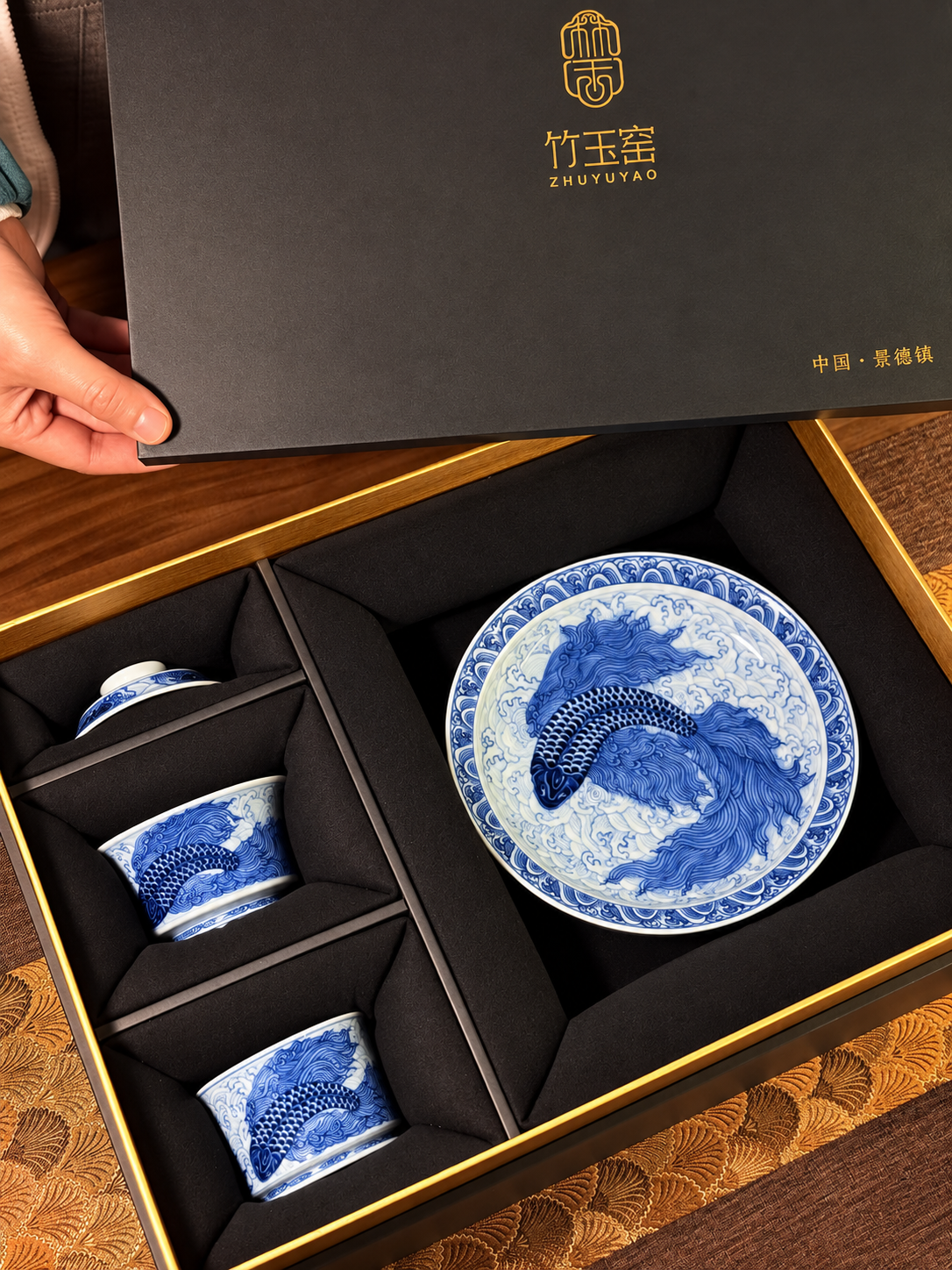 Kunpeng Blue & White Porcelain Tea Set — Hand-Painted Gaiwan, Tea Tray & Cup