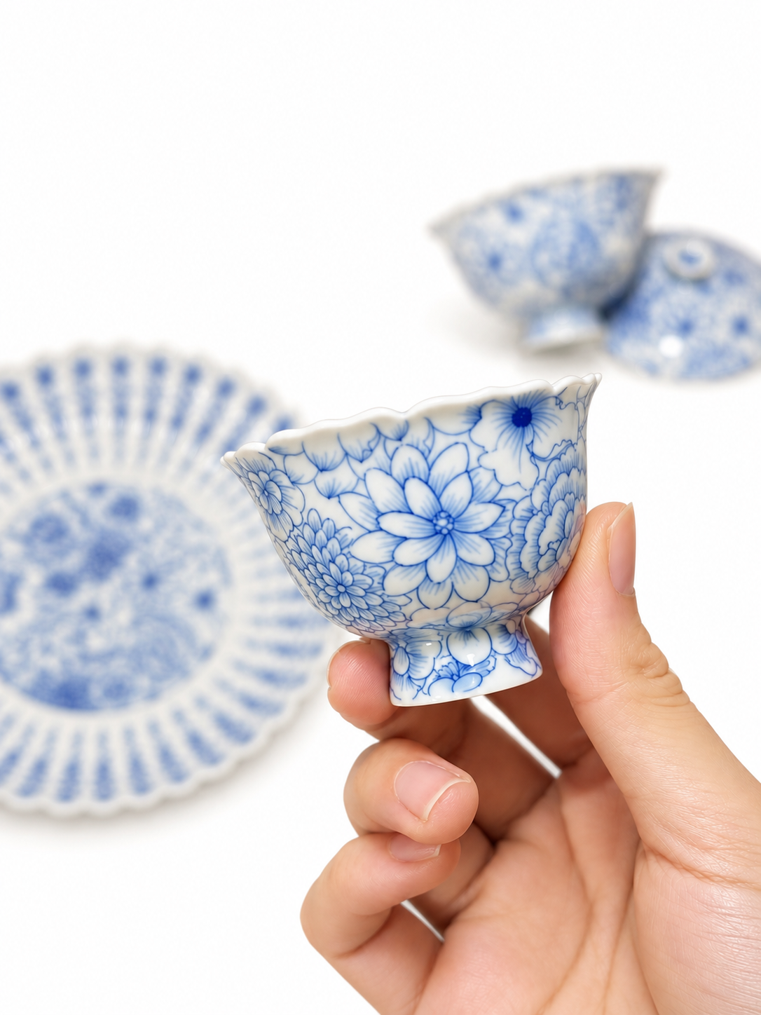 Hundred Flowers Blue & White Porcelain Tea Set — Hand-Painted Sunflower-Petal Gaiwan & Plate