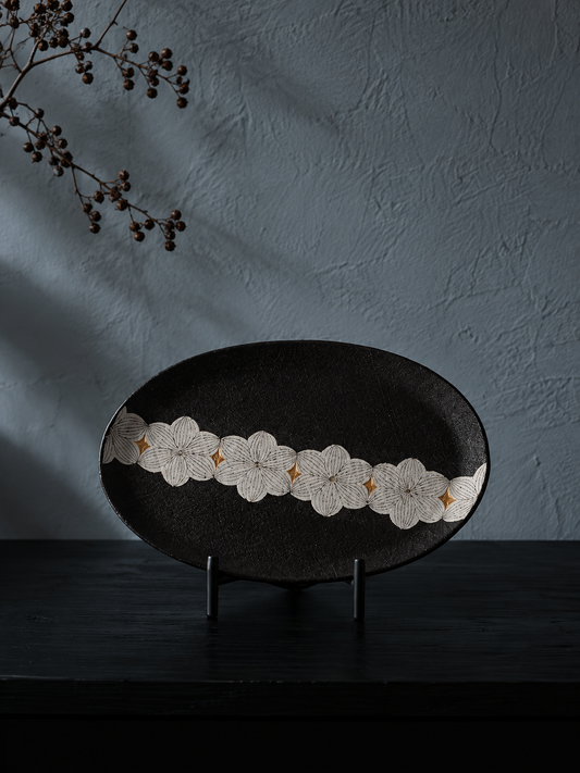 Sanbahuo Floral Tale oval stoneware platter in Black / White Floral.