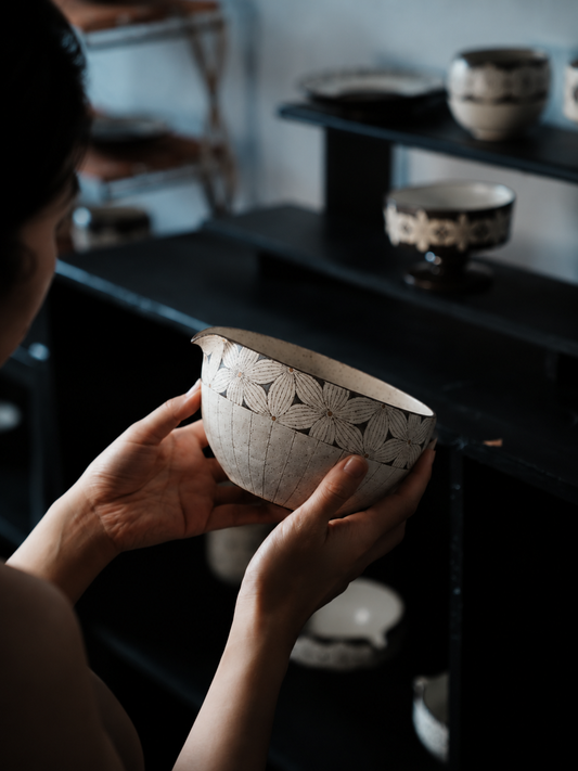Floral Tale Hand-Carved Stoneware Matcha Bowl — 460 ml