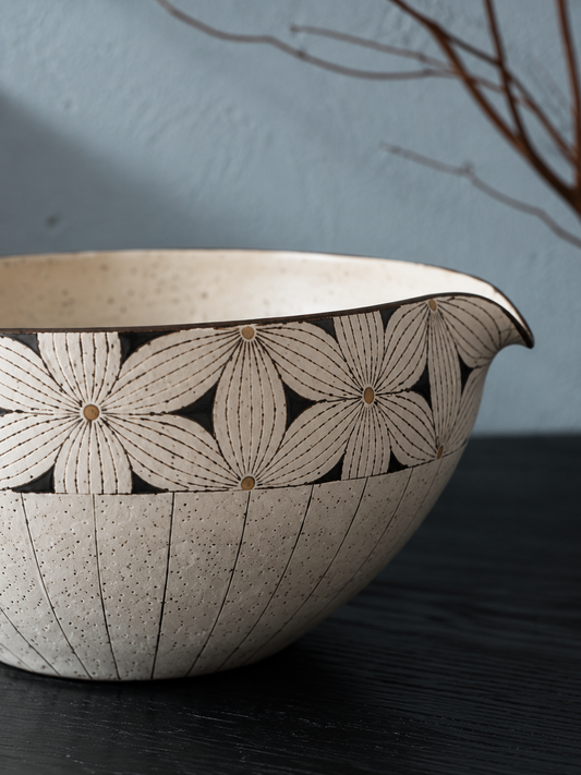 Floral Tale Hand-Carved Stoneware Matcha Bowl — 460 ml